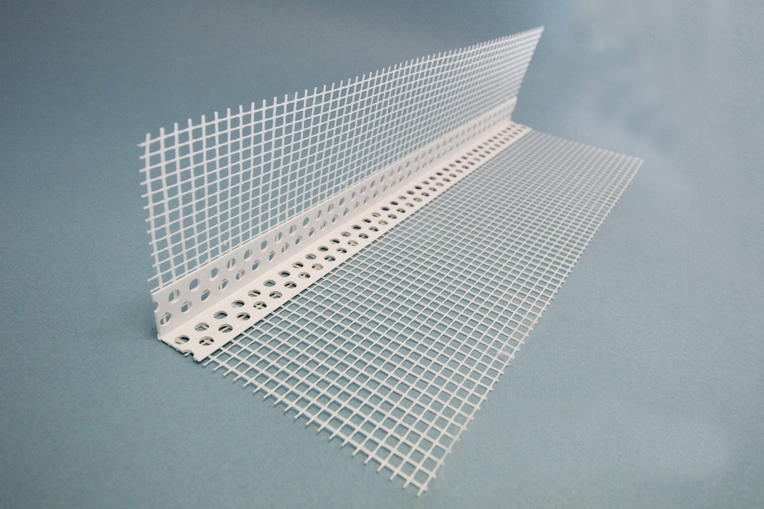 PARASPIGOLO IN PVC - Paraspigolo in PVC con rete in fibra di vetro  preincollata